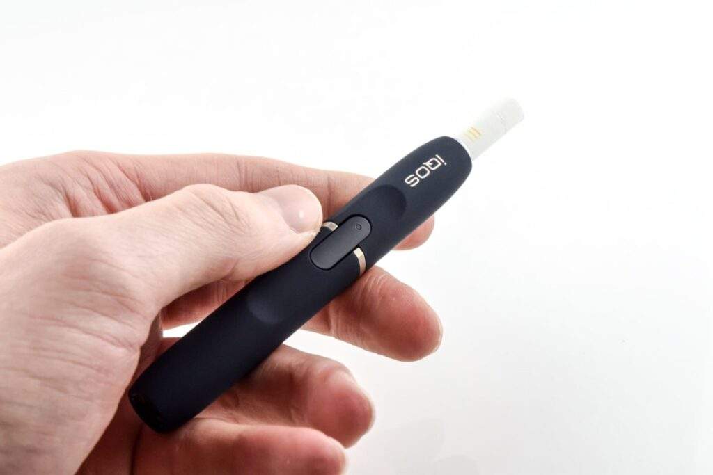 IQOS ILUMA 主機常見閃燈故障排除:解決方案 IQOS ILUMA 主機常見閃燈故障排除:解決方案